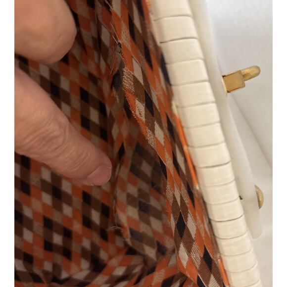 Vintage 1960’s Era White Wicker and Lucite MCM Box Purse 8” X 4.5” - Picture 10 of 16